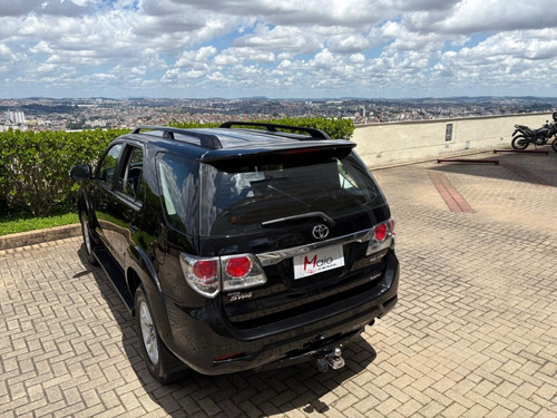 Toyota Hilux SW4 3.0 SRV 4X4 7 LUGARES 16V TURBO INTERCOOLER DIESEL 4P AUTOMÁTICO