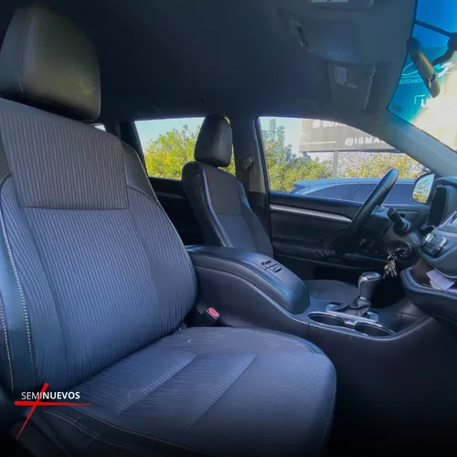 Toyota Highlander Le / 2014
