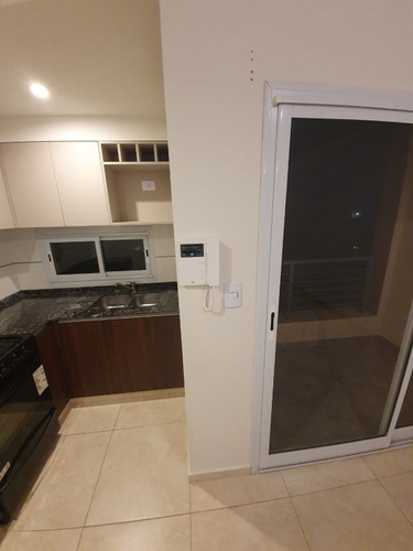 Imagen 3 de 14 de Departamento A Estrenar, Muy Luminoso, Zona Céntrica