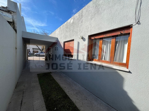 Casa 3 Dormitorios Con Escritorio En Venta - Calle Rodriguez Peña E/ Guido Y Güemes - General Belgrano. A 1 Cuadra Del Céntro De La Ciudad.