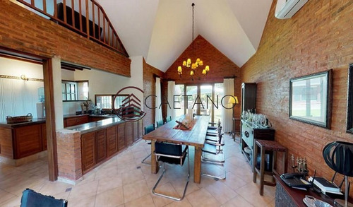 Hermosa Casa En Alquiler Anual. A Pasos Del Mar Y Muy Cerca De Playa Mansa.- Ref: 1330