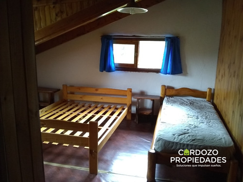 Amplia Casa De 6 Hambientes En El Hoyo, Chubut.