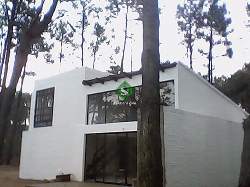 Venta De Casa En Chihuahua, 4 Dormitorios, 3 Baños Lindo Lugar, 3 Cuadras Del Mar- Ref: 43804