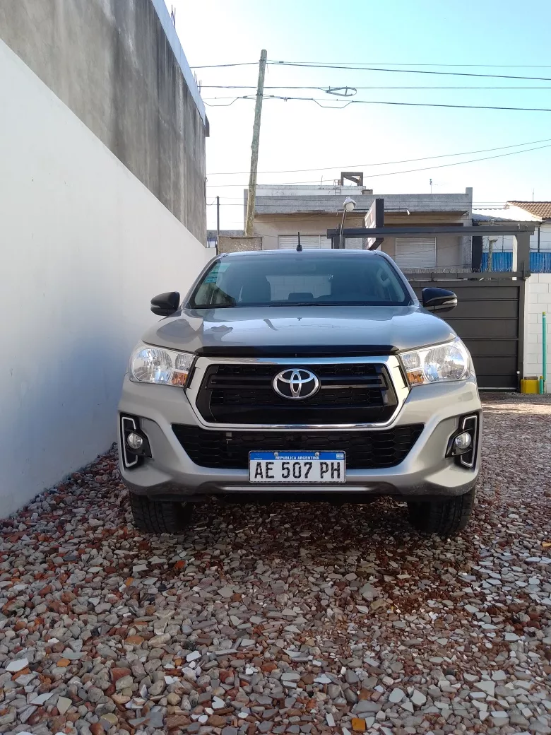 Toyota Hilux 2.8 Cd Sr 177cv 4x4