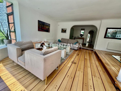 Casa En Venta De 3 Dorm. En La Reina