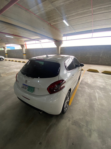 Peugeot 208 1.6 16v Griffe Flex Aut. 5p