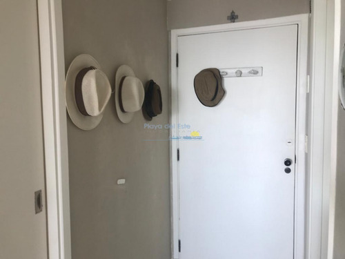 Apartamento En Península 2 Dormitorios Con Vista Al Puerto- Ref: 11653