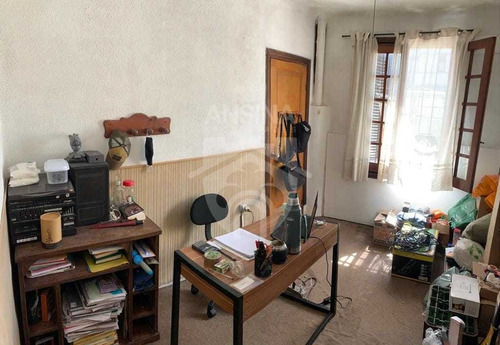 Venta Casa Malvin 2 Viviendas 4 + 2 Dormitorios Parrillero