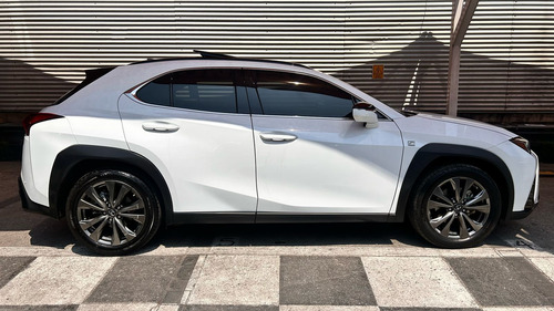 Lexus UX 2.0 250h F-Sport At