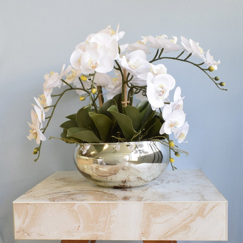 Arranjo Seis Orquídeas Brancas Silicone Vaso Prateado | Frete grátis