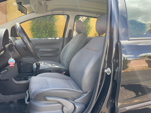 Volkswagen Fox 1.6 MI PLUS 8V FLEX 4P MANUAL