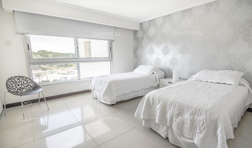 Imagen 14 de 28 de Apartamento Central Con Isla En Torre Premiun De Punta Del Este - Torre Lobos, Playa Brava - Punta Del Este Brava