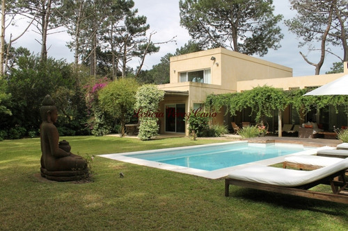 Venta Casa En Laguna Blanca , Manantiales 4 Dormitorios - Ref: 18844