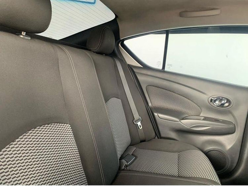 Imagem 3 de 8 de Nissan Versa