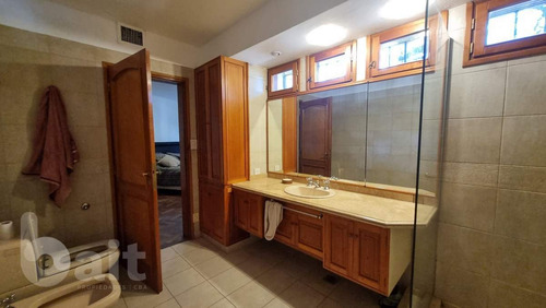 Imagen 9 de 30 de Venta Casa En Villa Belgrano, 4 Dormitorios Y 5 Baños Con Gran Parque!!