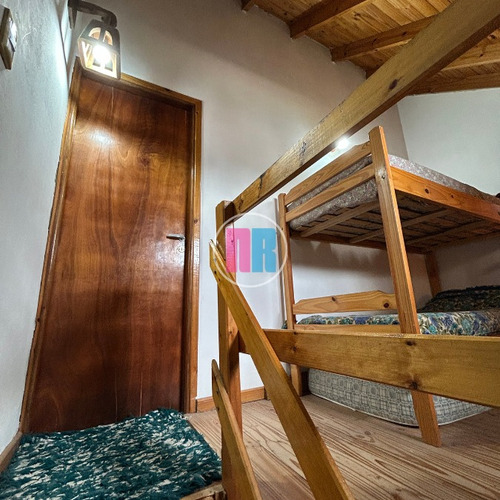 Duplex En Costa Azul Al Frente, Espacio Vehicular Propio, Patio Con Parrilla Y Lavadero. Urquiza 578