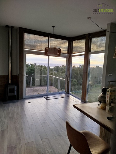 Casa Con Vista Al Mar, 2d Y 1b En Amplio Terreno De 2.500 M2