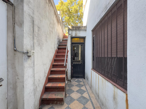 Venta - Casa Tipo Ph - Multifamiliar - 5 Ambientes - Terraza - Taller De Trabajo