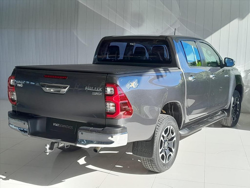 Toyota Hilux 2.8 D-4D TURBO DIESEL CD SRX 4X4 AUTOMÁTICO