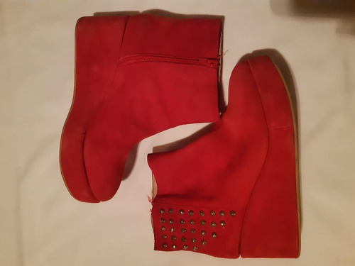 Botas Cortas Rojas Con Tachas Nro 35