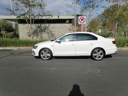 Imagen 3 de 10 de Volkswagen Jetta 2.0 Gli Dsg At 2016