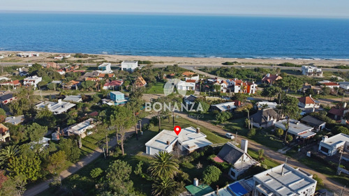 Casa En Venta En San Francisco, Piriápolis. Gran Terreno Proa Con Vista Al Mar. A 3 Cuadras De La Playa. 3 Dormitorios, 2 Baños.