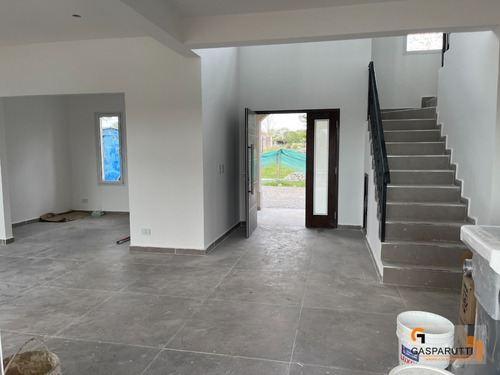 Imagen 13 de 26 de Excelente Casa En Venta 5 Ambientes En San Matías Con Dependencia De Servicio!
