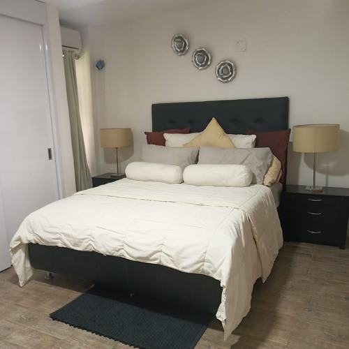 Se Alquila Habitación Con Baño Privado Amoblada, Con A/a Y Con Tv, En El Boulevard Del Cafetal.