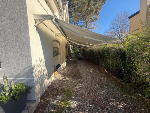 Casa En Venta En Saint Thomas Norte, Canning Con Lote Doble