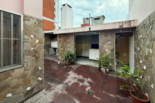 Venta - Casa De 3 Dormitorios Con Patio Y Cochera. Arroyito, Rosario.
