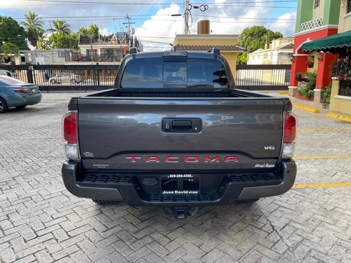 Imagen 5 de 15 de Toyota Tacoma Limited 4*2 Americana