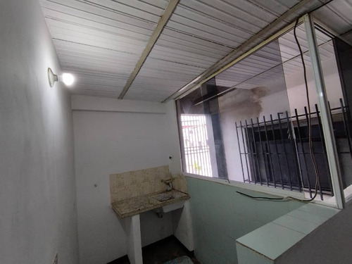 Imagen 4 de 4 de Cc En Alquiler Apartamento Ubicado En Barrio Obrero