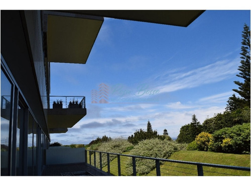 Apartamento En Brava, 3 Dormitorios *- Ref: 2566