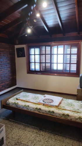 Casa En Venta - 4 Dormitorios 3 Baños - Cocheras - 350mts2 - Quilmes Oeste
