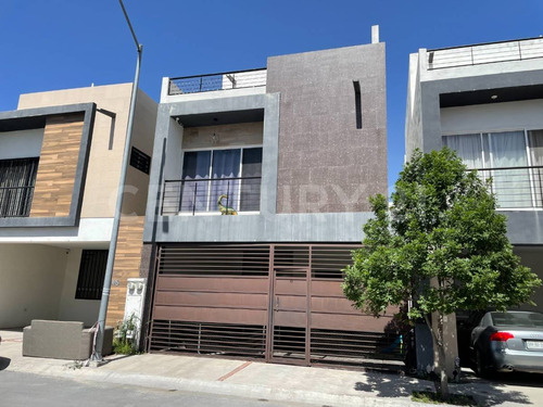 Casa En Venta En Reserva Real De San Miguel, Apodaca, Nuevo Leon