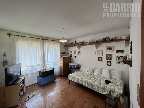 Casa En Venta De 6 Dorm. En Colina