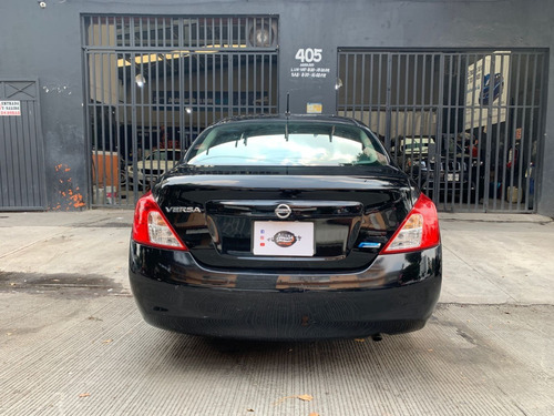 Imagen 5 de 11 de Nissan Versa 2012
