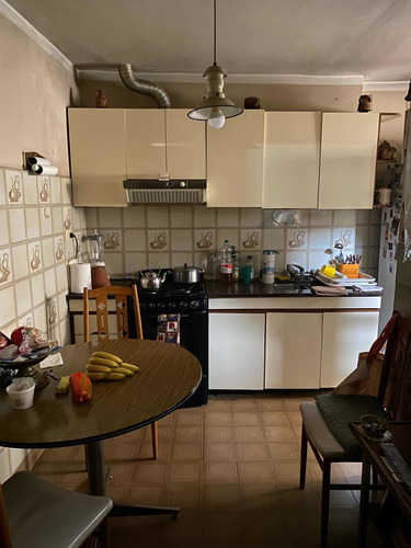 Casa En Banfield Oeste, Excelente Ubicación.