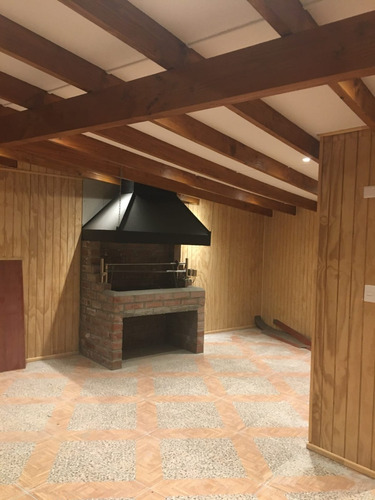 Casa De 180 M2, 6 D 6 B, Dos Pisos, Isla Teja , Valdivia
