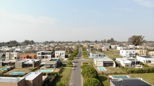 Llote En Venta En Barrio Santa Elena Pilar Del Este, Interno Con Fondo Verde