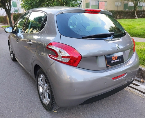 Peugeot 208 2014 1.6 Allure