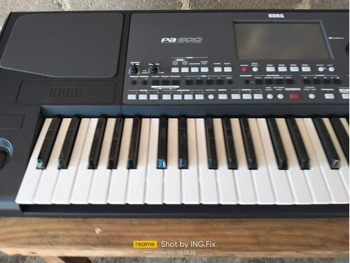 Teclado Korg Pa600