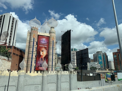 Hotel Aladdin Caracas En Venta: Exclusividad Y Elegancia En El Distrito Financiero Alfonso 24-21265