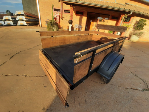 Imagem 9 de 11 de Carreta Reboque Fazendinha 2x1,10 500kg - Impecável