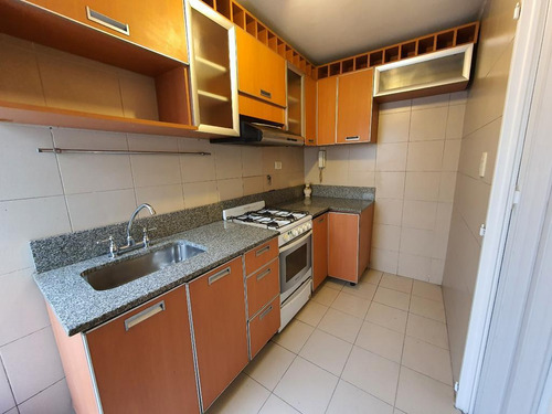 ***reservado*** 3 Ambientes Con Patio Y Balcon A La Calle!