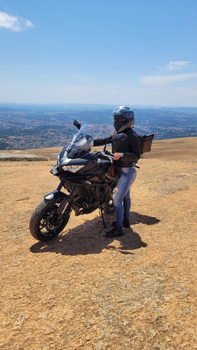Vendo Versys 650 Abs Ano 2023 Preto Com 8 Mil Km.