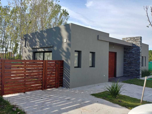 Imagen 1 de 11 de Casa En Venta San Matias Area 2