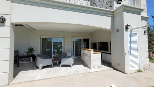 Casa En Venta En El Barrio Santa Rita Canning San Vicente