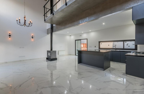 Imagen 4 de 30 de Venta · Casa A Estrenar De Categoría En Moreno · Pileta · Patio · Balcón · Financia · Permuta