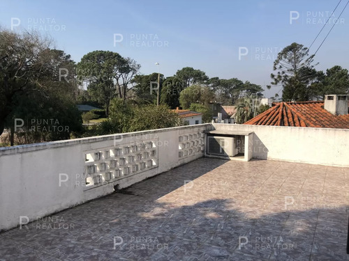 Casa En Venta En Playa Mansa, Punta Del Este, Uruguay